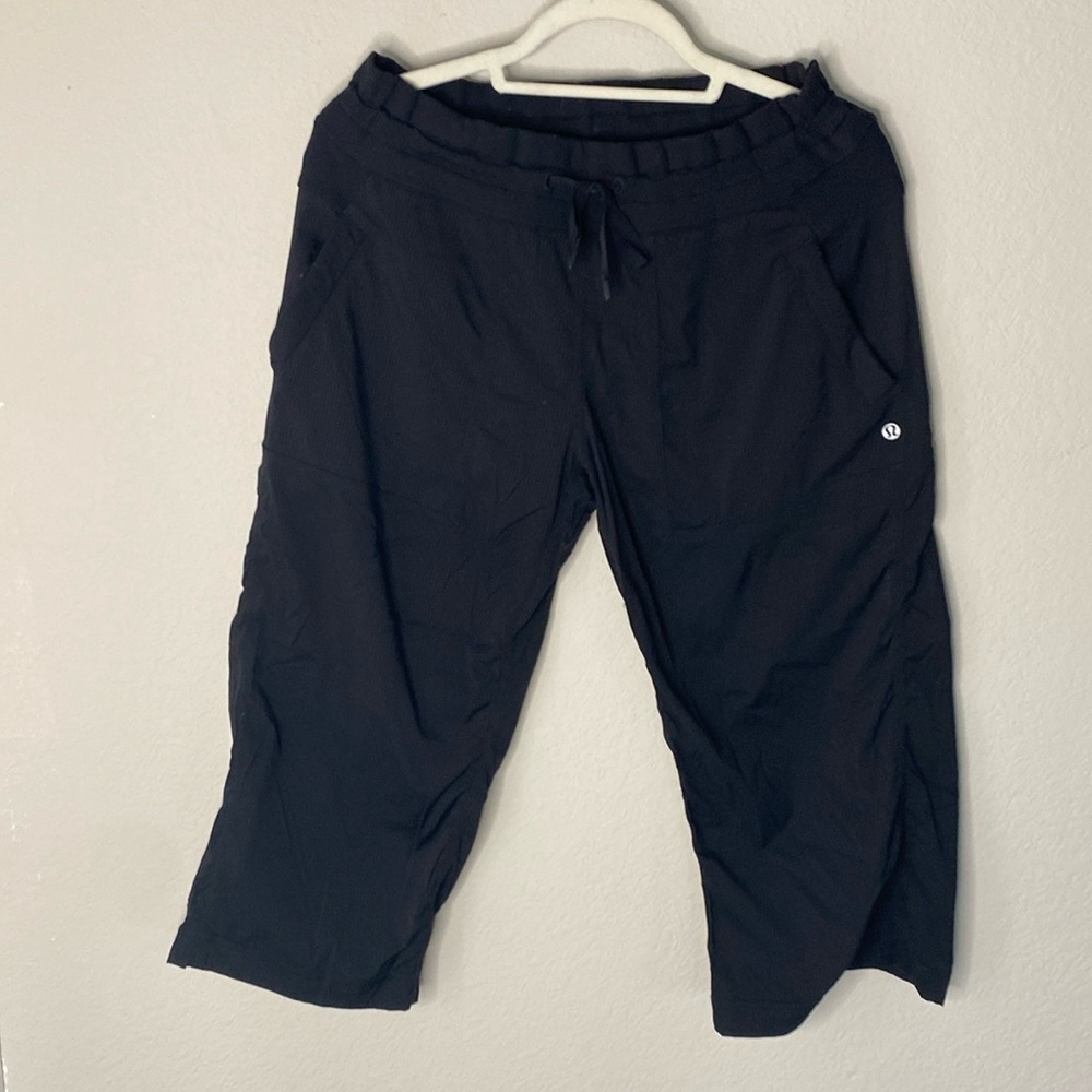 Lululemon unlined Studio crop pant. Black. Size 8